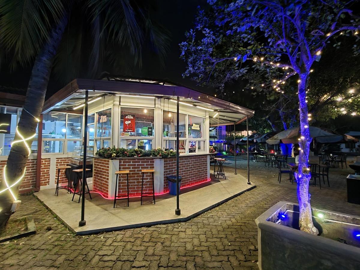 The Empyrean Airport Transit Hotel คาตุนายากา ภายนอก รูปภาพ