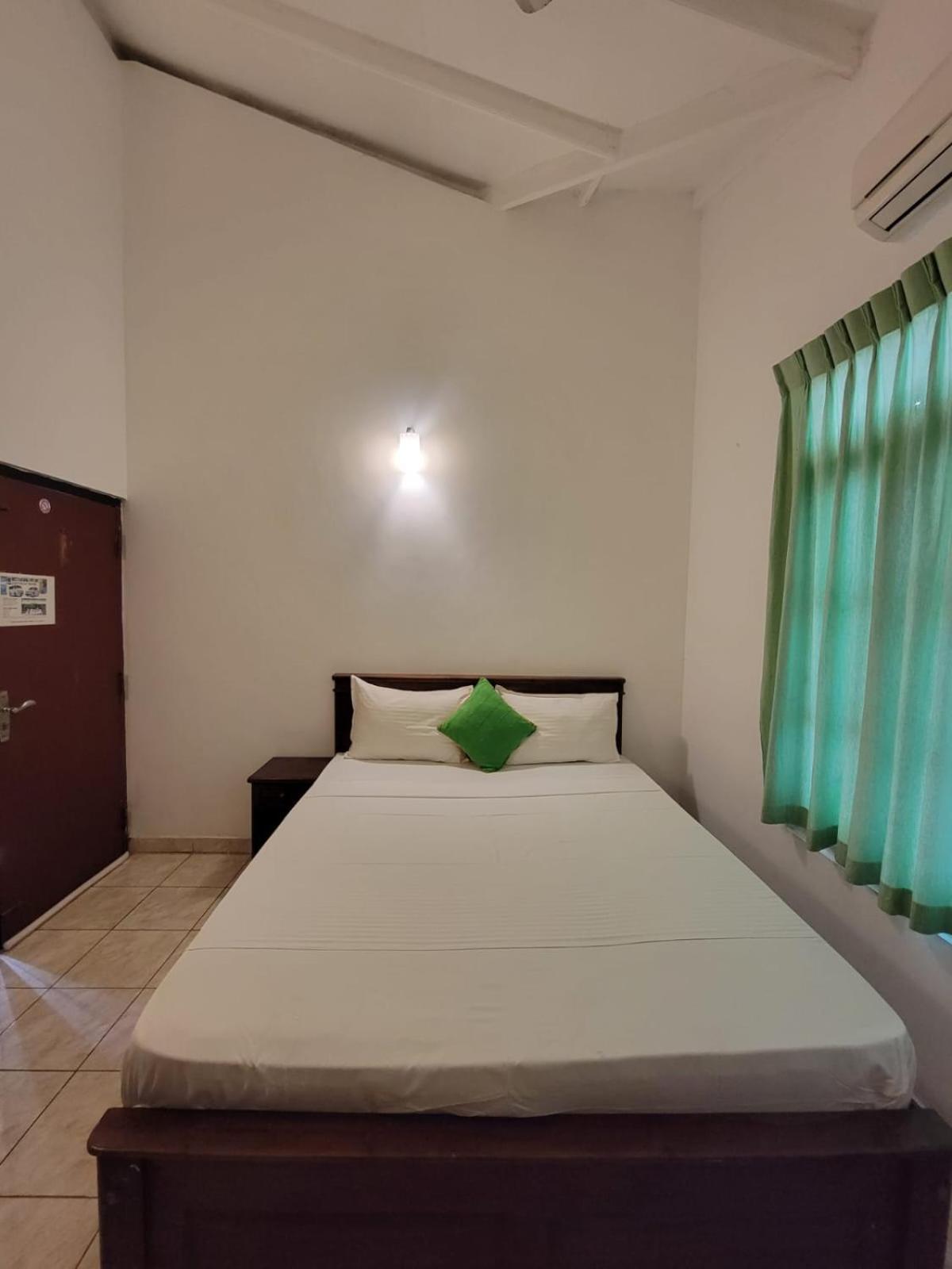 The Empyrean Airport Transit Hotel คาตุนายากา ภายนอก รูปภาพ