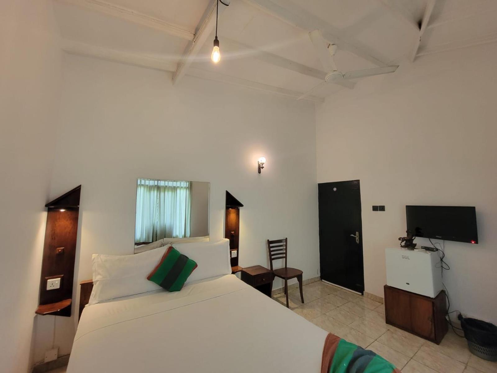 The Empyrean Airport Transit Hotel คาตุนายากา ภายนอก รูปภาพ