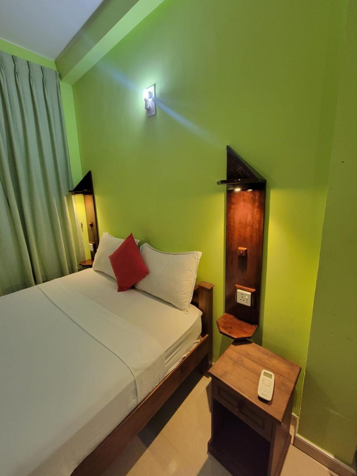 The Empyrean Airport Transit Hotel คาตุนายากา ภายนอก รูปภาพ